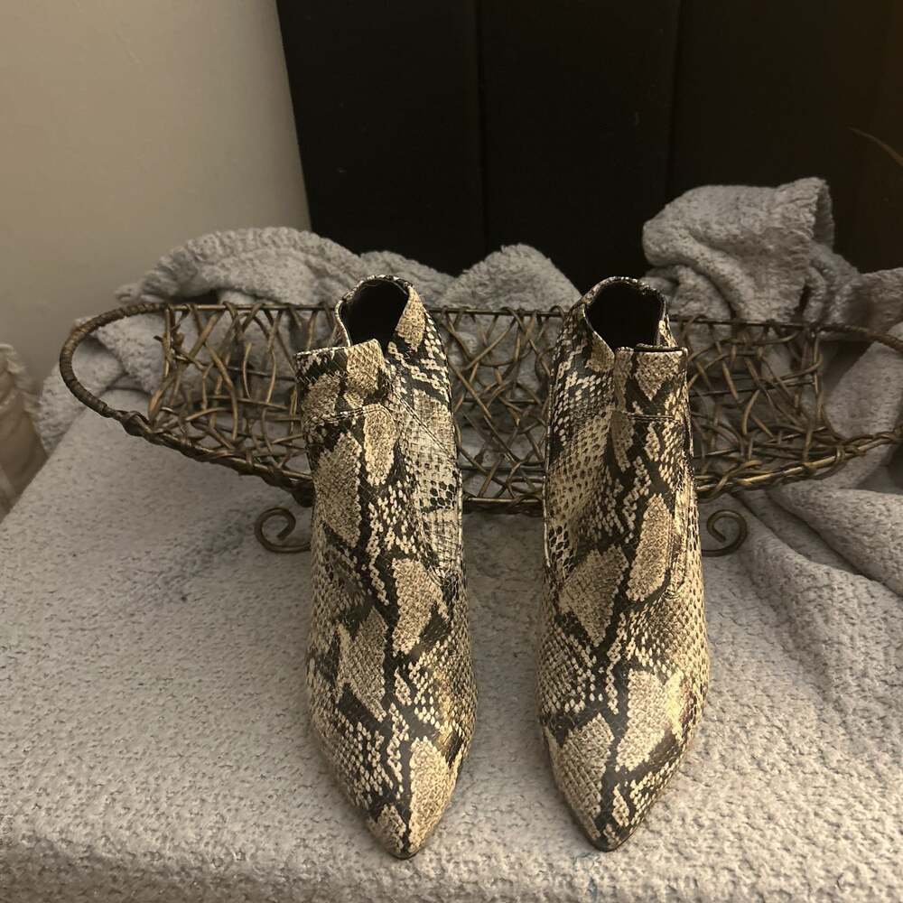 Franco Sarto Kora Snake Bootie SZ 8